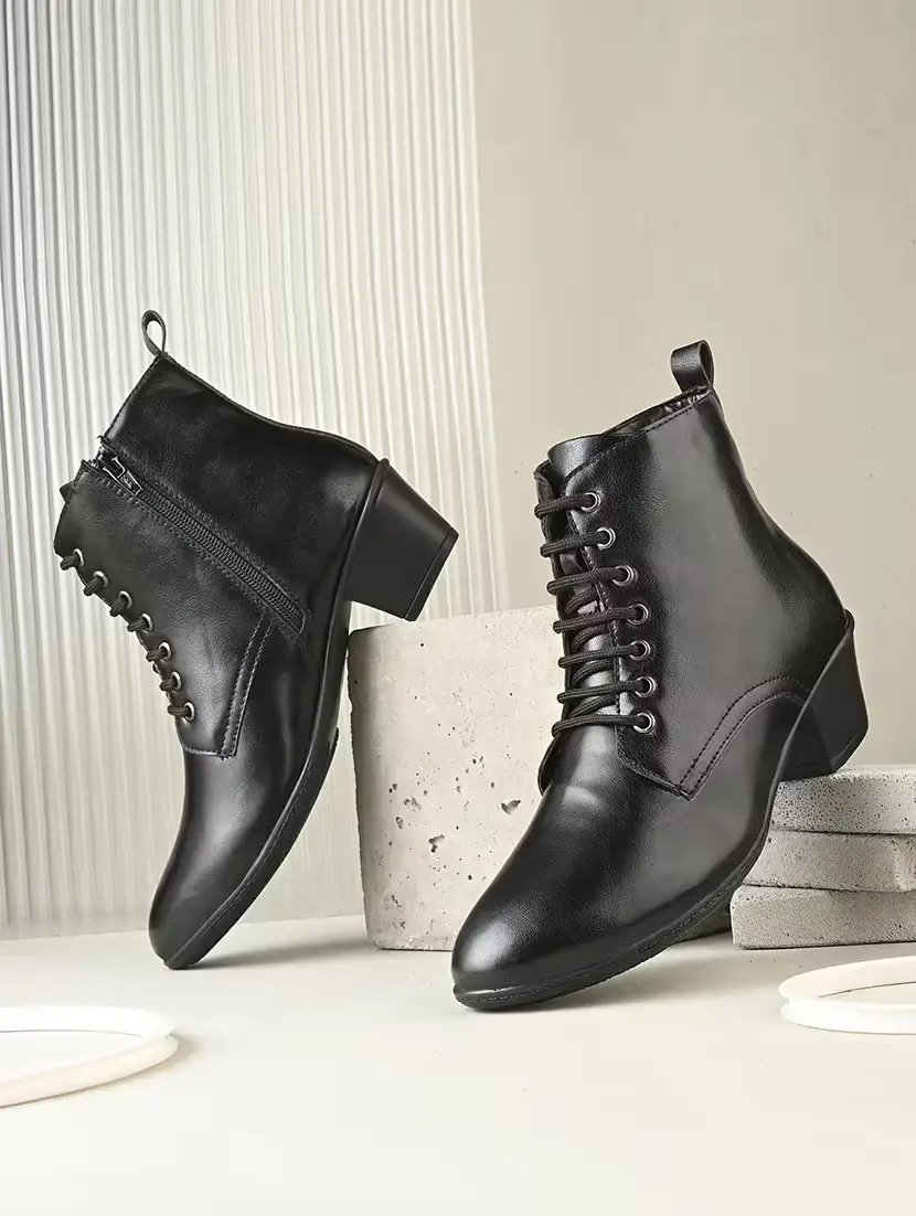 Women solid lace up ankle boot